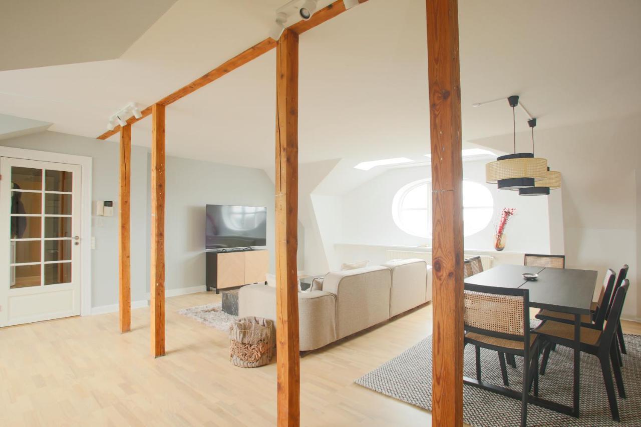 Unique 5 Bedroom W Exposed Beams In Lejlighed